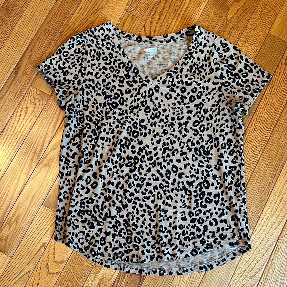 OLD NAVY V-neck short sleeve shirt